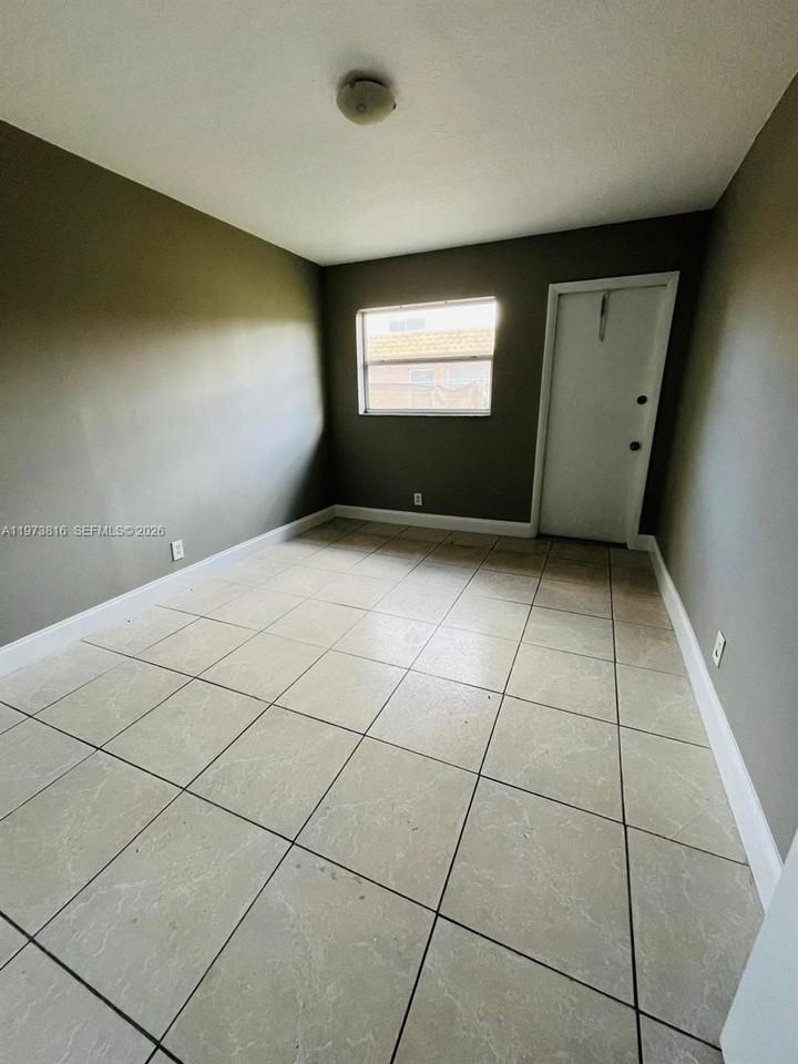 7701 Sw 10th Ct #3 - Photo 4 of 11