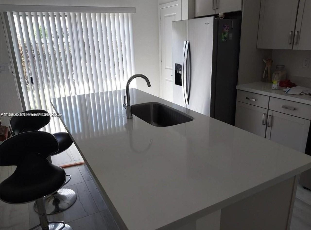 1790 Se 7th Ter #1790 - Photo 5 of 12