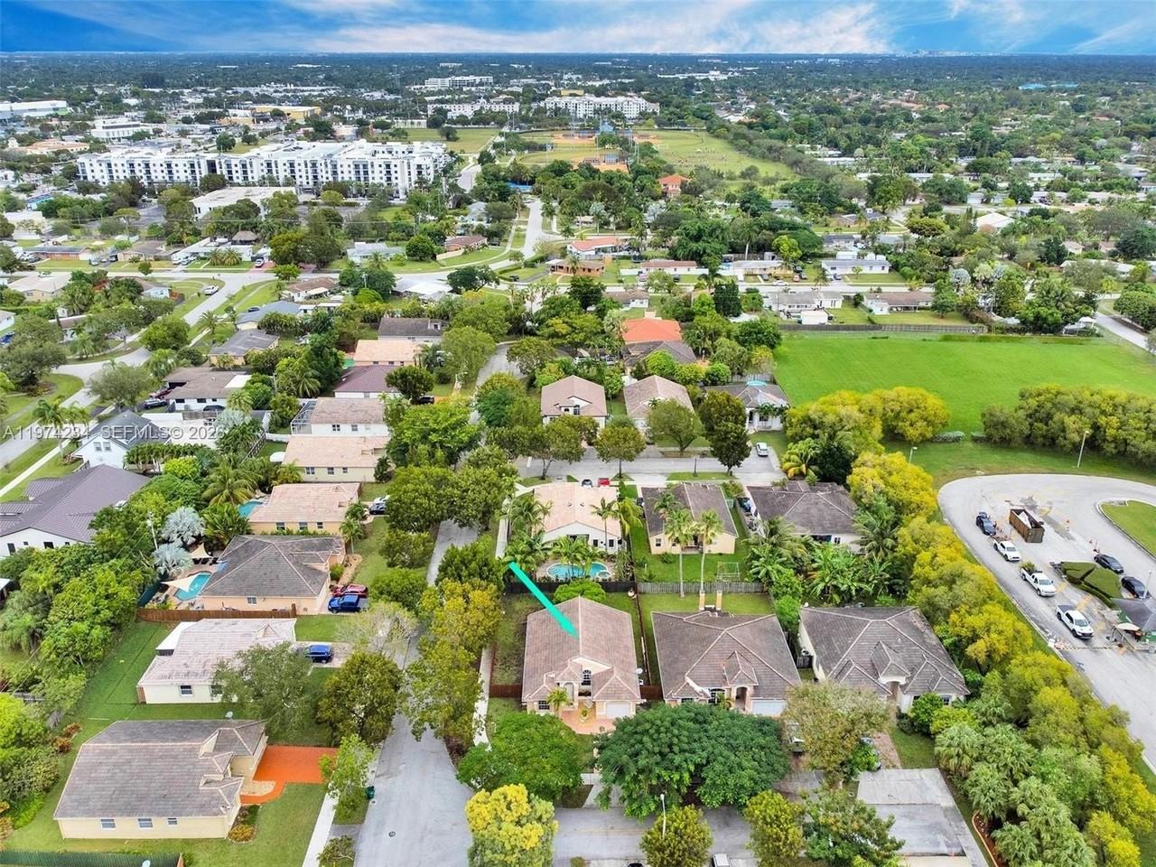 9437 Sw 183rd Ter - Photo 3 of 41