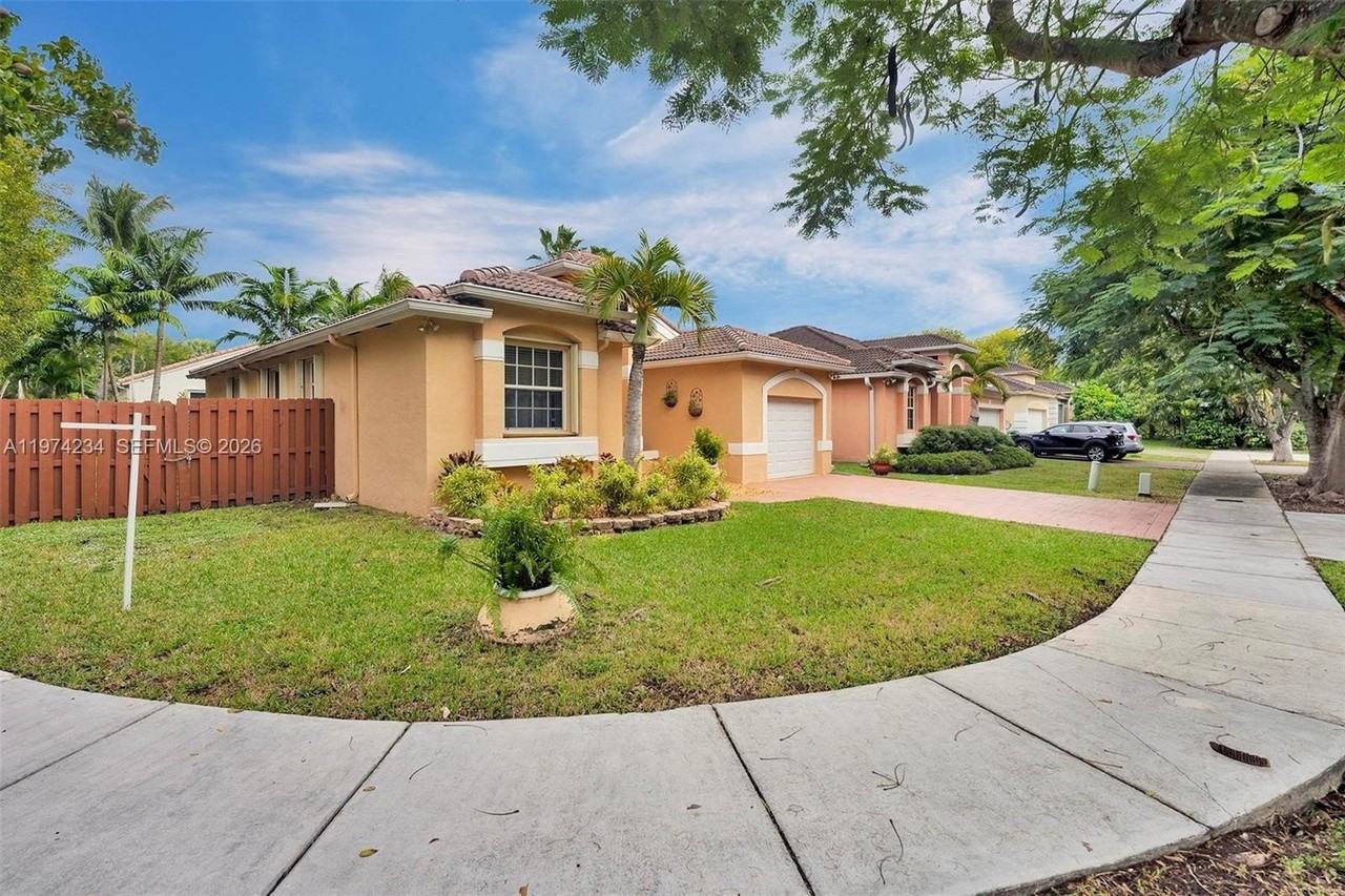 9437 Sw 183rd Ter - Photo 7 of 41