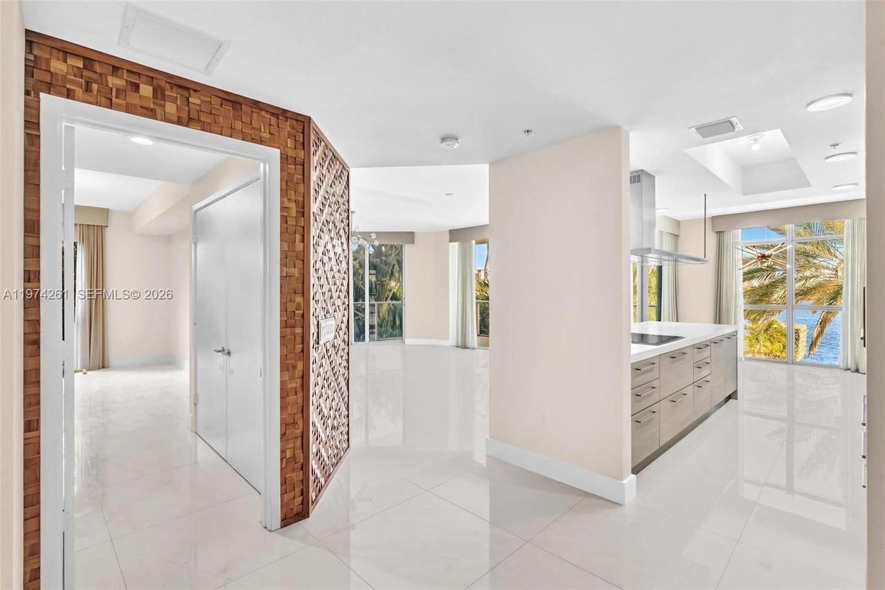 17301 Biscayne Blvd #210 - Photo 3 of 37