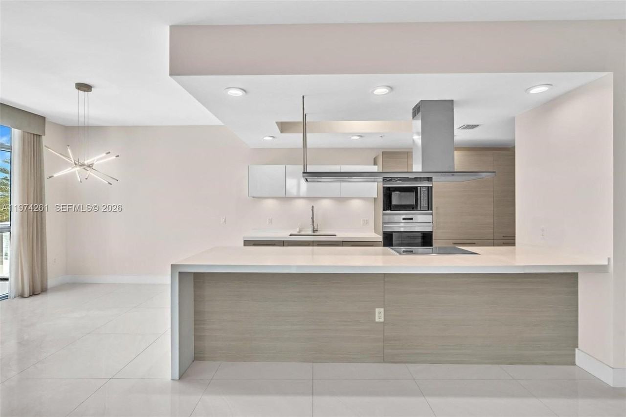 17301 Biscayne Blvd #210 - Photo 7 of 37