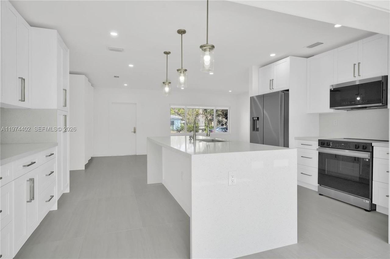 7030 Sw 58th St - Photo 3 of 16