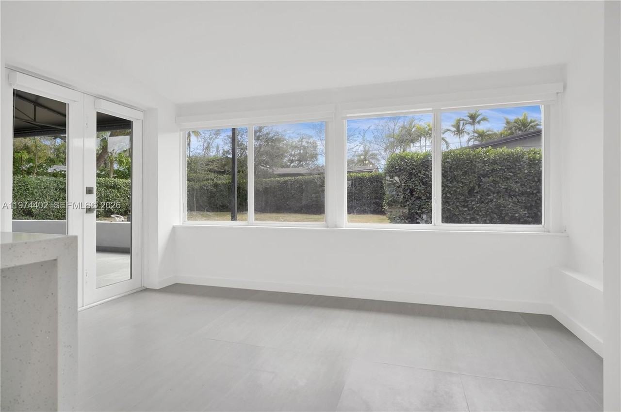 7030 Sw 58th St - Photo 5 of 16