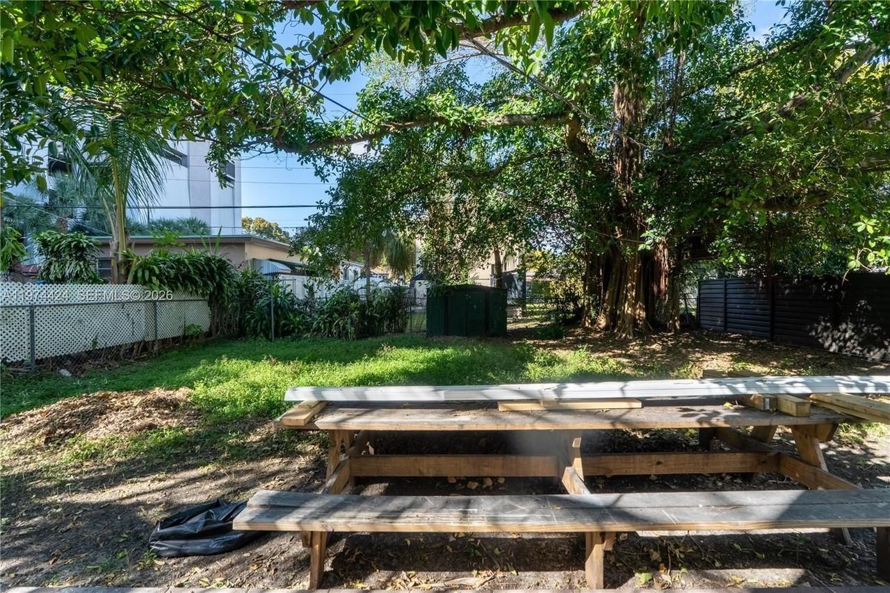 3665 Sw 16th St #3665 - Photo 5 of 24