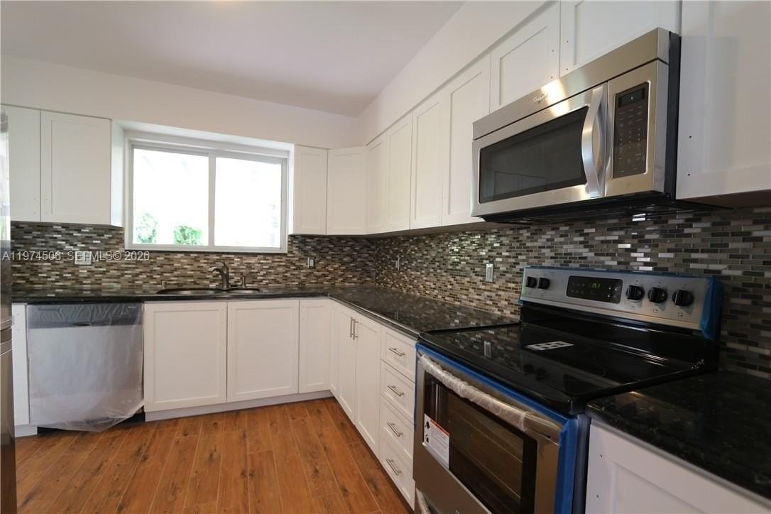 2436 Sw 19th Ave - Photo 7 of 24