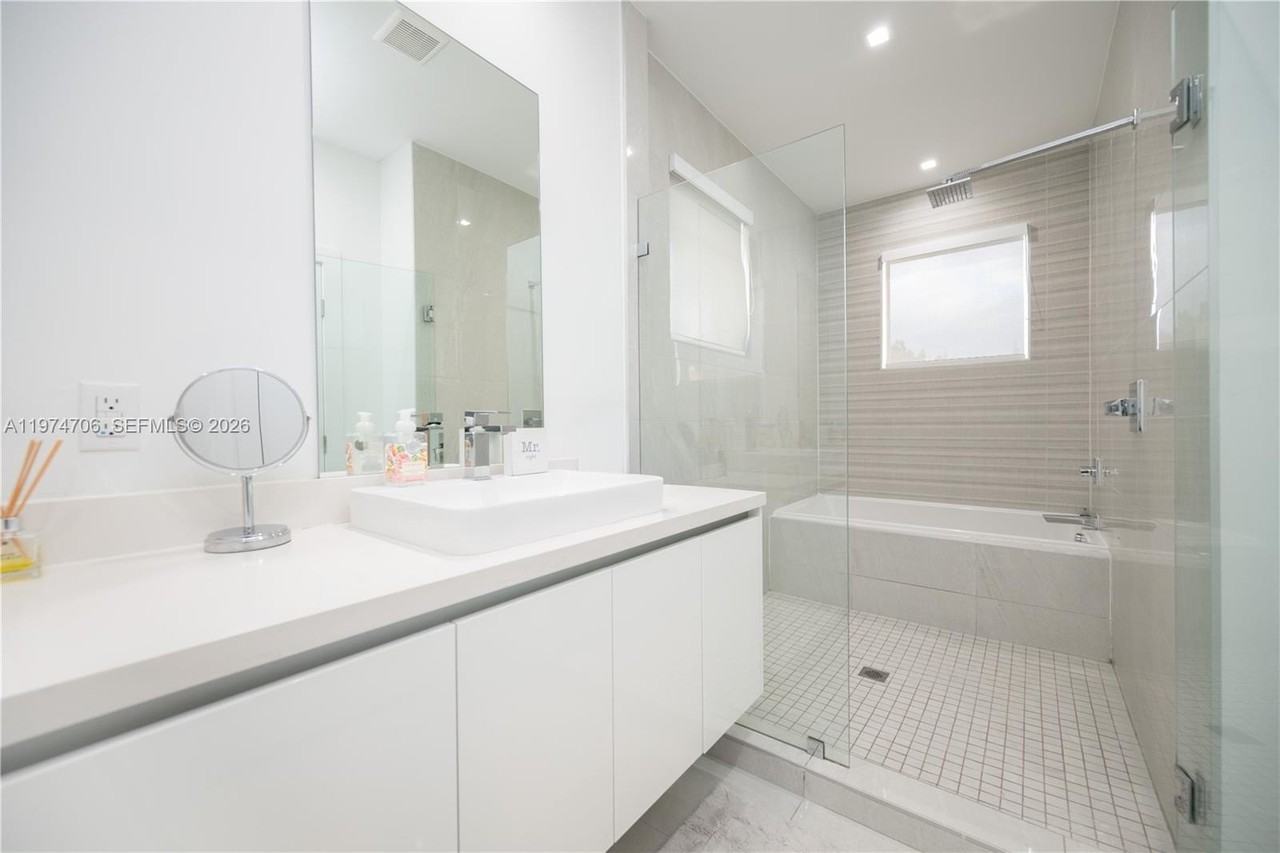 10366 Nw 68th Ter #0 - Photo 3 of 50