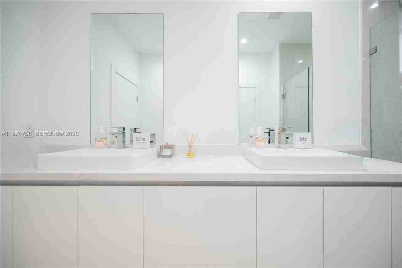 10366 Nw 68th Ter #0 - Photo 5 of 50