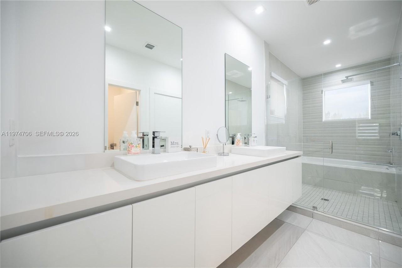 10366 Nw 68th Ter #0 - Photo 7 of 50