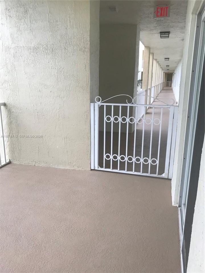 10770 Nw 66th St #414 - Photo 3 of 30