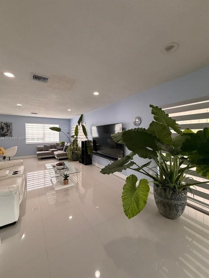 1461 Nw 137th St #1461 - Photo 5 of 20