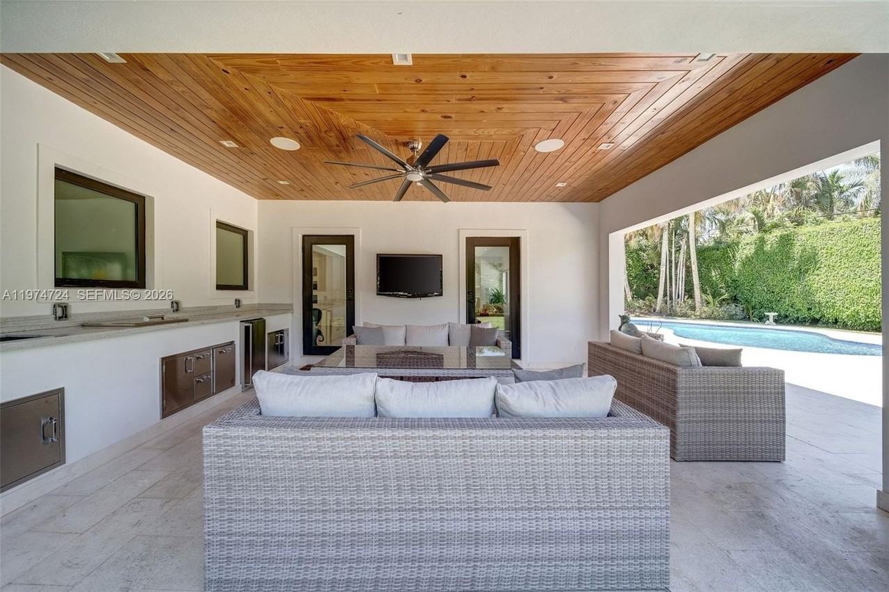 1117 Alfonso Ave - Photo 6 of 42