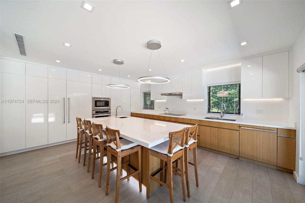 1117 Alfonso Ave - Photo 7 of 42