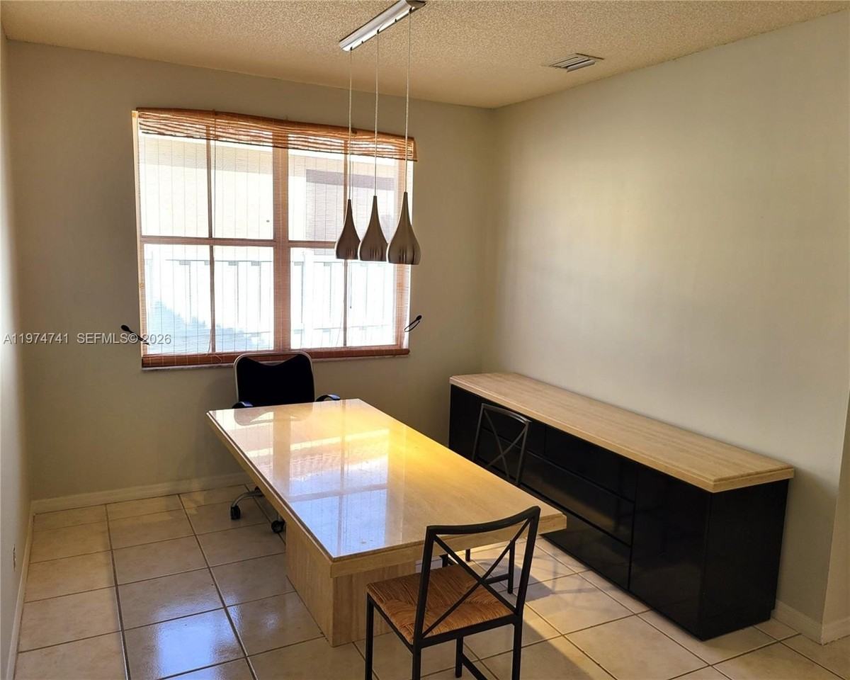 723 Juniper Ln - Photo 5 of 25