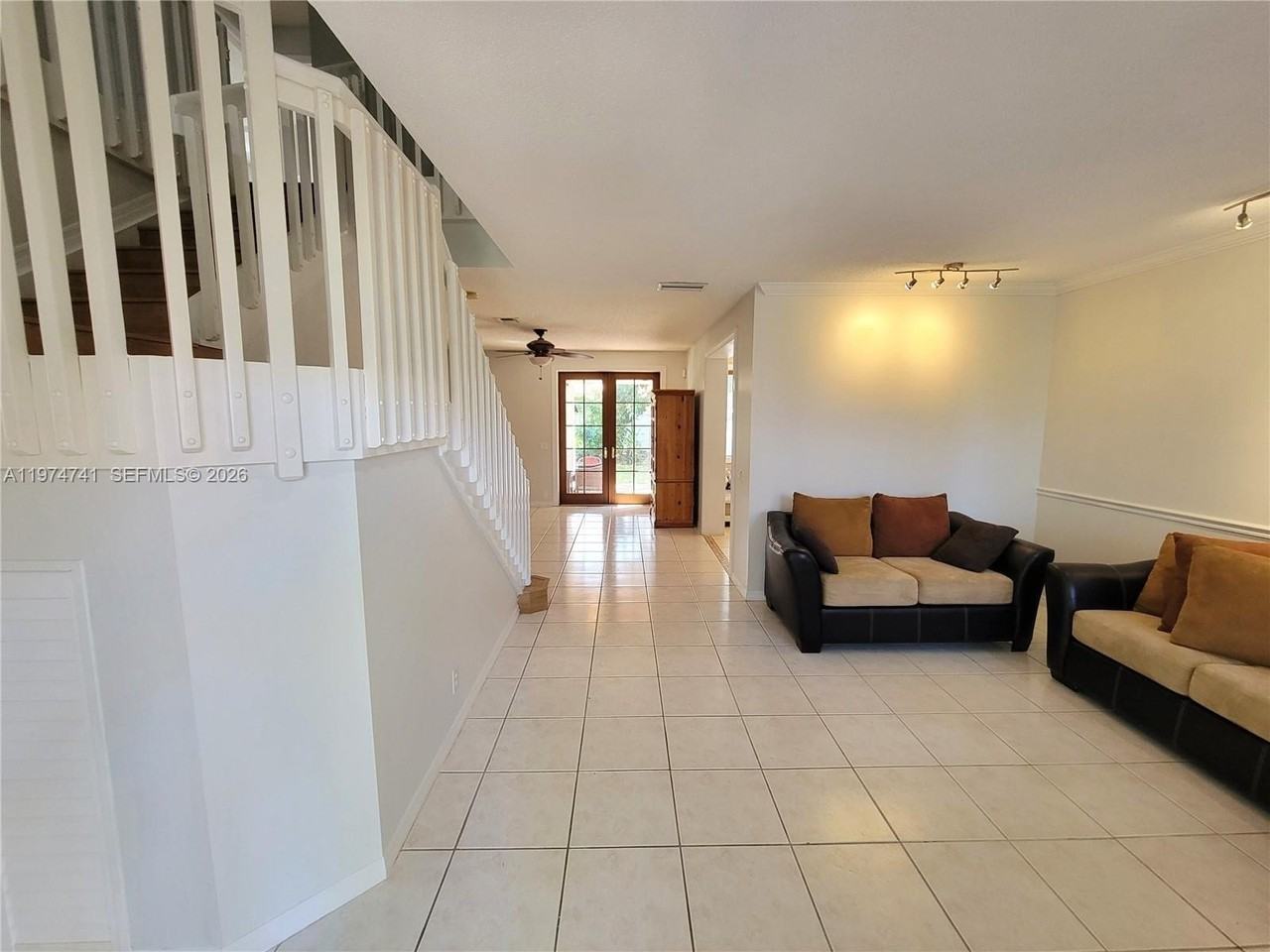 723 Juniper Ln - Photo 6 of 25