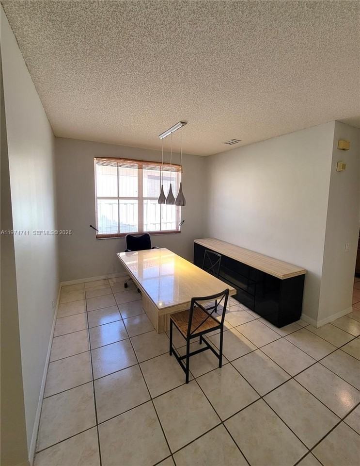 723 Juniper Ln - Photo 7 of 25