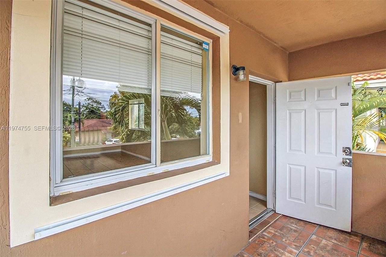 3920 Sw 89th Ct #B - Photo 3 of 19