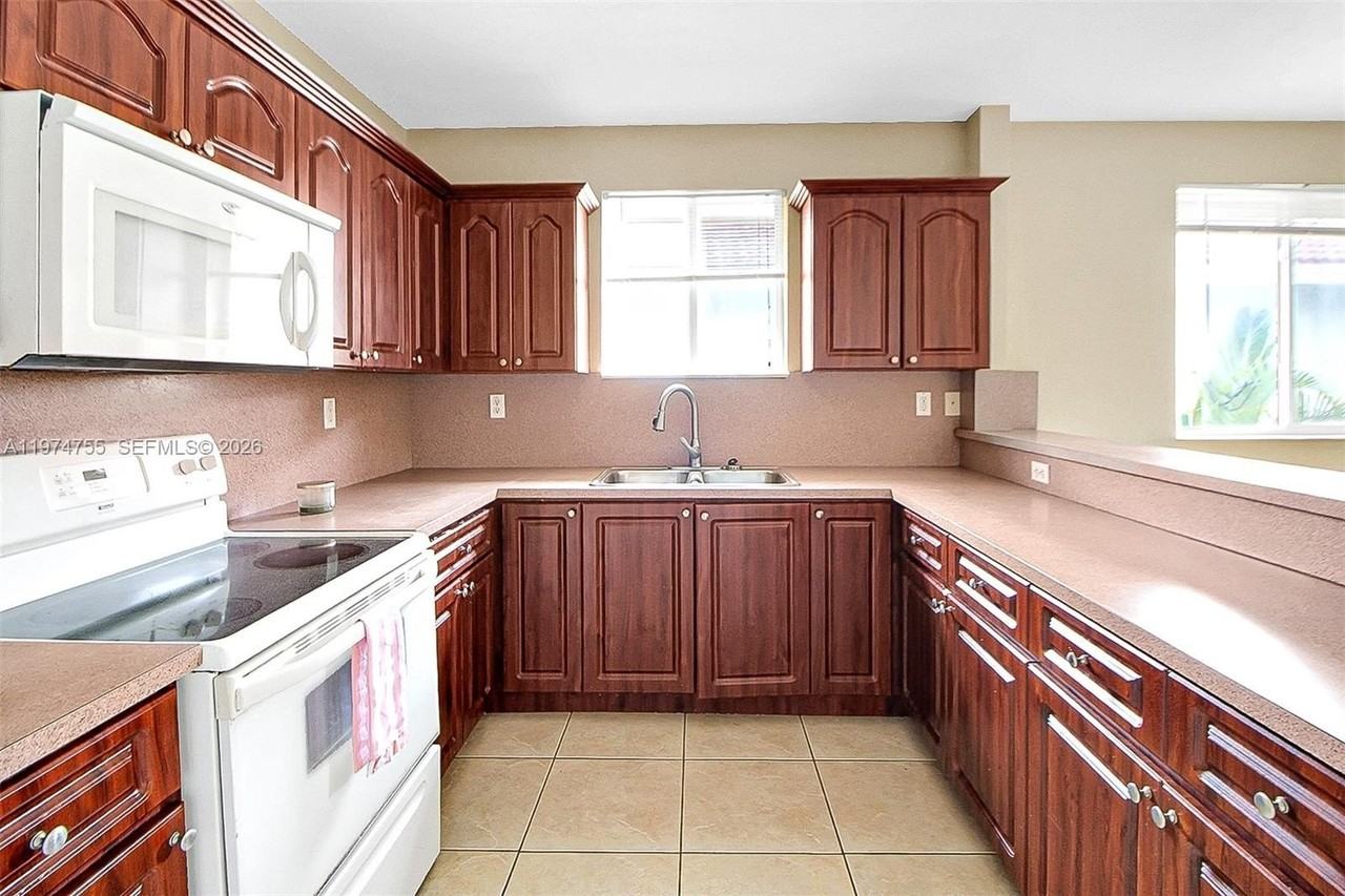 3920 Sw 89th Ct #B - Photo 4 of 19