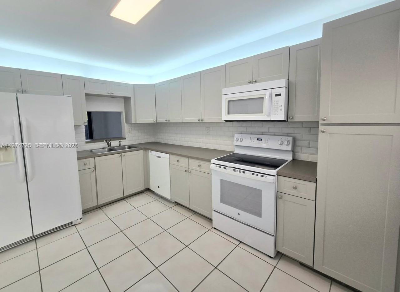 15081 Sw 127th Ct - Photo 5 of 20