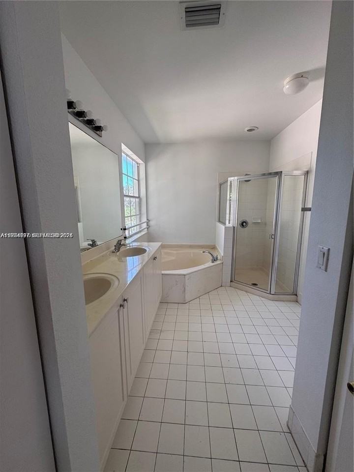 2660 Sw 85th Ter #104 - Photo 4 of 11