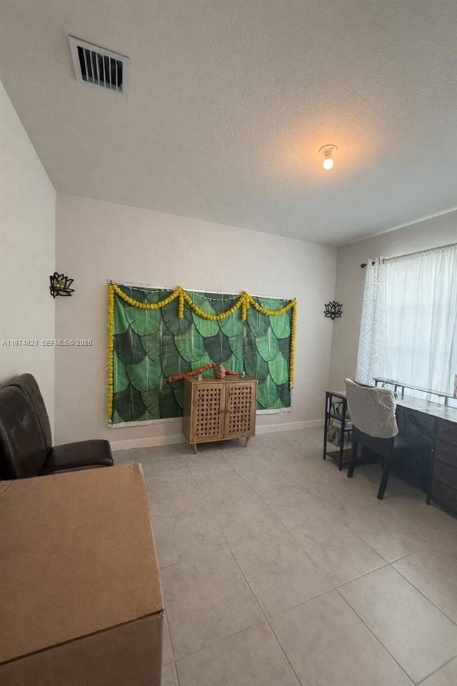 1081 Nw 5th St - Photo 5 of 13