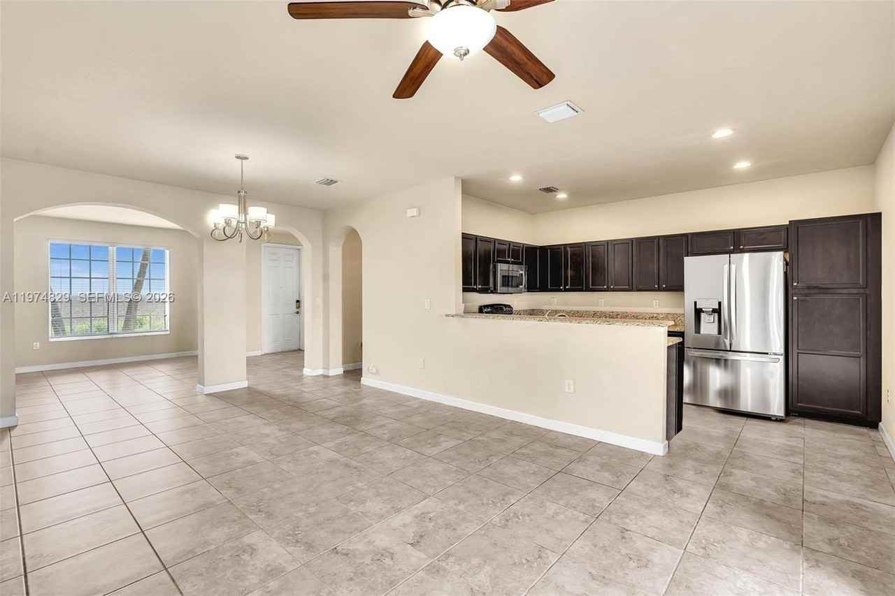 17161 Sw 96th St - Photo 6 of 13