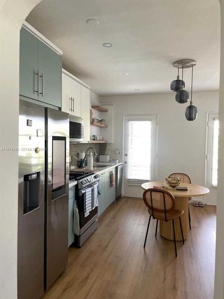 8600 Byron Ave #8600-9 - Photo 3 of 5