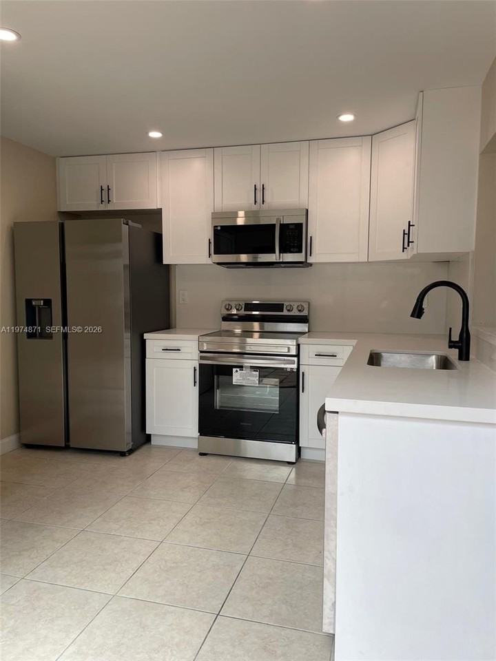 4702 Sw 67th Ave #O19 - Photo 6 of 21