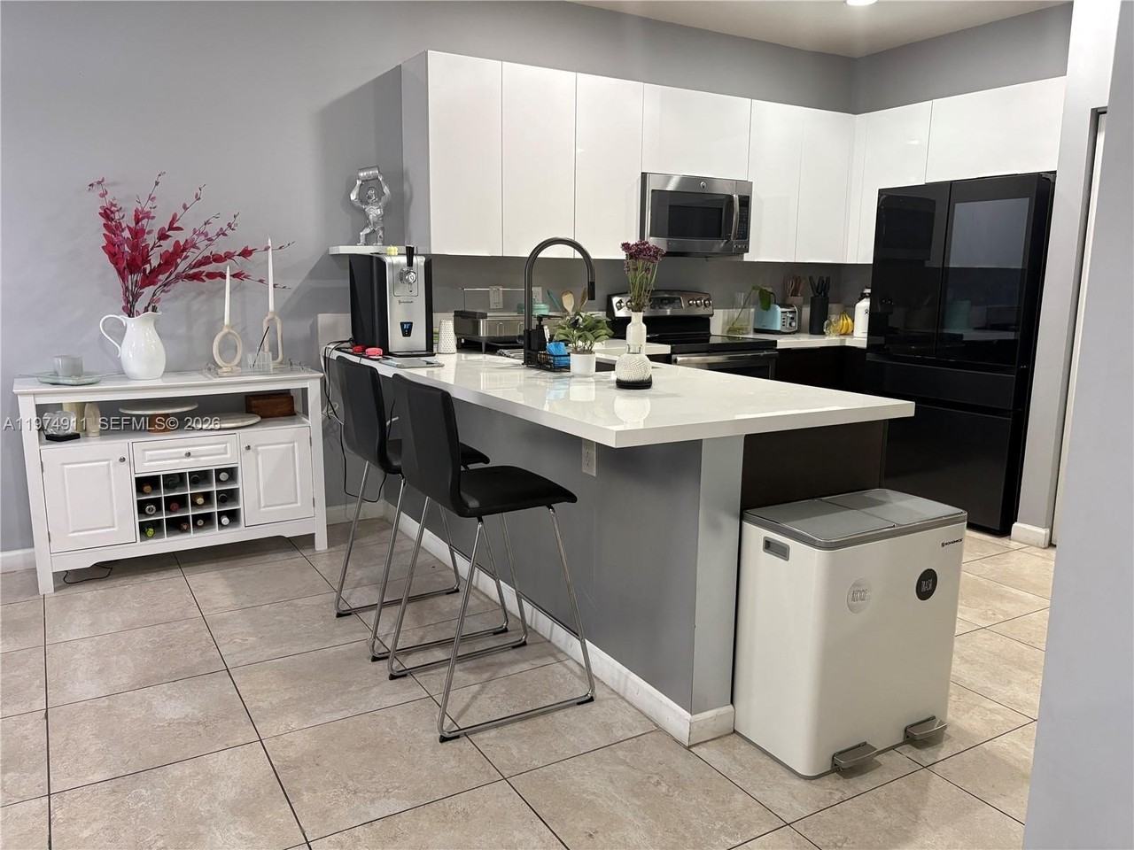 10233 Nw 89th Ter - Photo 4 of 30