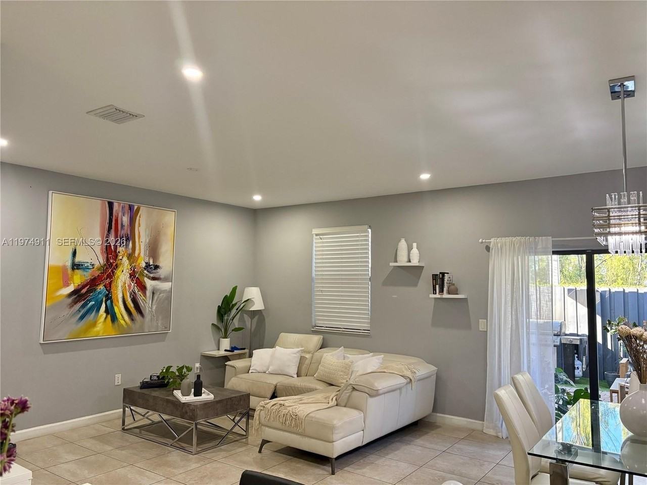 10233 Nw 89th Ter - Photo 6 of 30