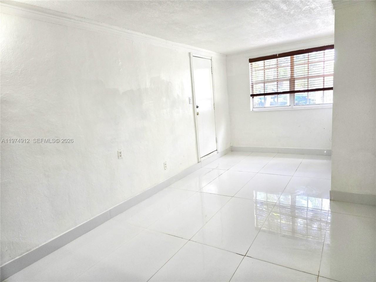 131 Sw 53rd Ct #2 - Photo 4 of 8