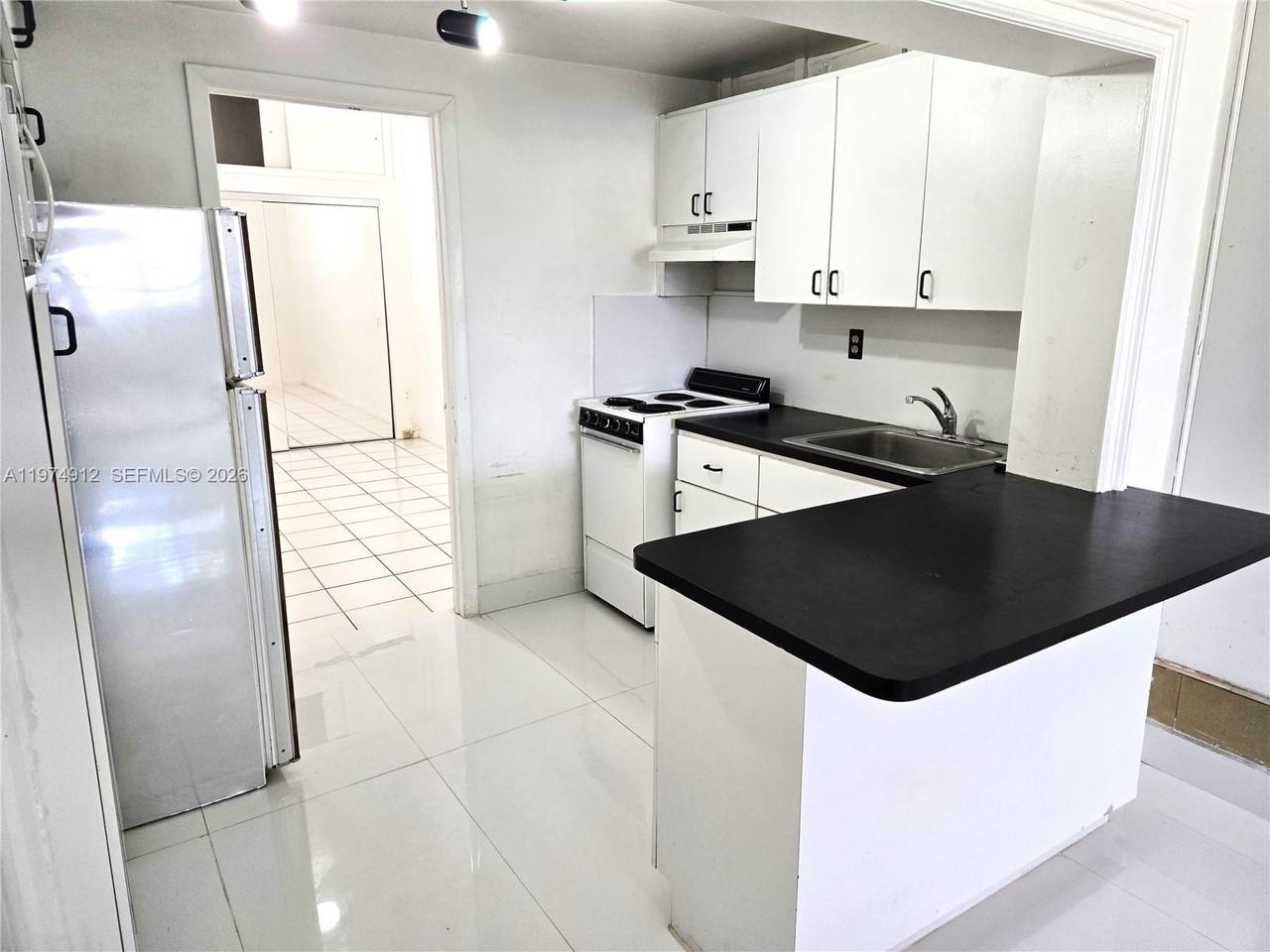 131 Sw 53rd Ct #2 - Photo 5 of 8