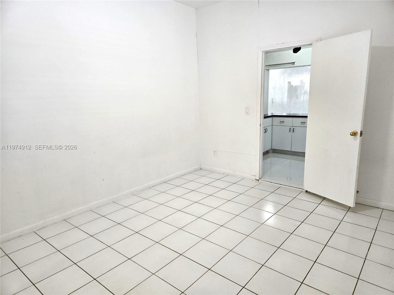 131 Sw 53rd Ct #2 - Photo 6 of 8