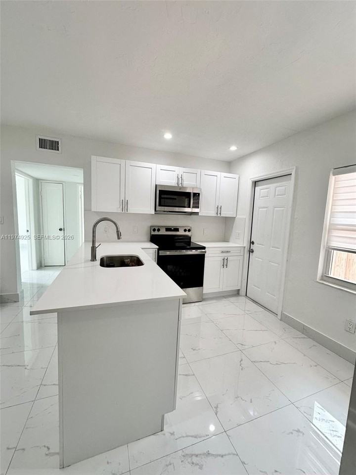 3461 Nw 6th St #3461 - Photo 5 of 20