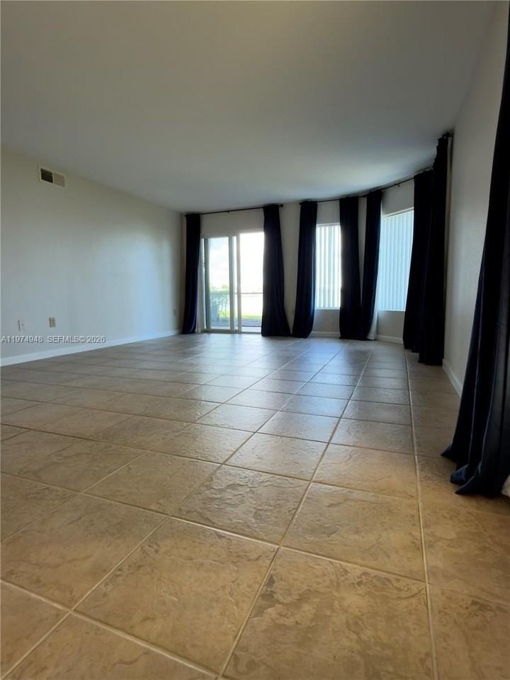 2647 Nw 33rd St #2306 - Photo 5 of 28