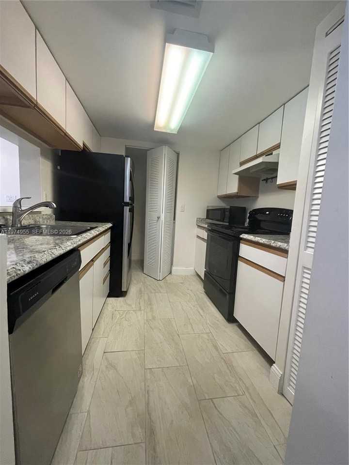 9701 Westview Dr #1424 - Photo 2 of 14