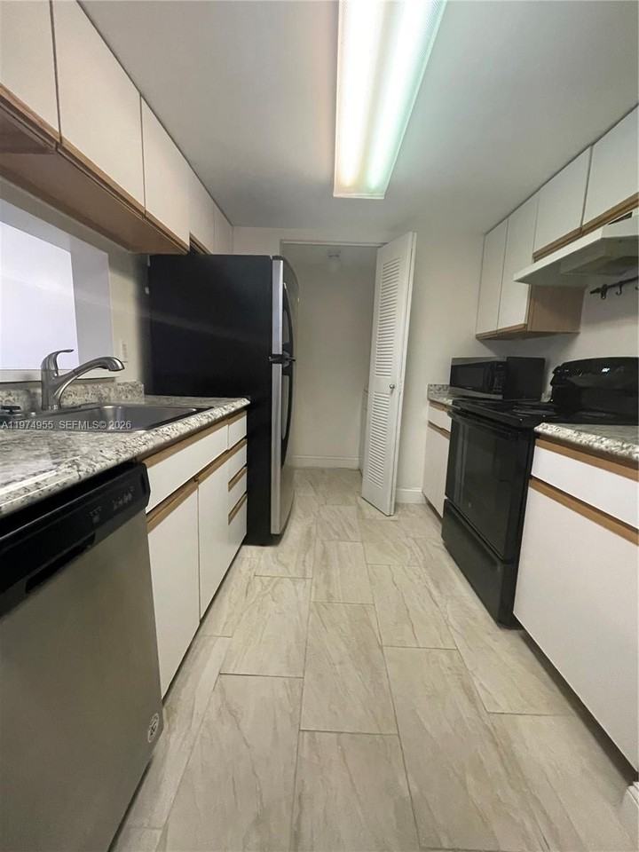 9701 Westview Dr #1424 - Photo 3 of 14