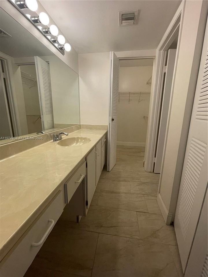 9701 Westview Dr #1424 - Photo 6 of 14