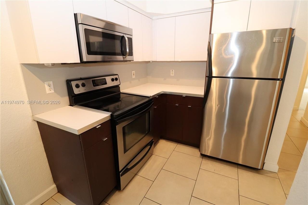 6835 Rue Versailles #205 - Photo 4 of 32