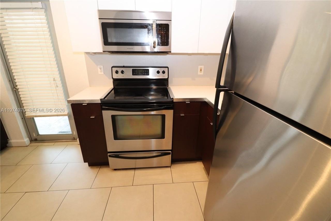 6835 Rue Versailles #205 - Photo 7 of 32