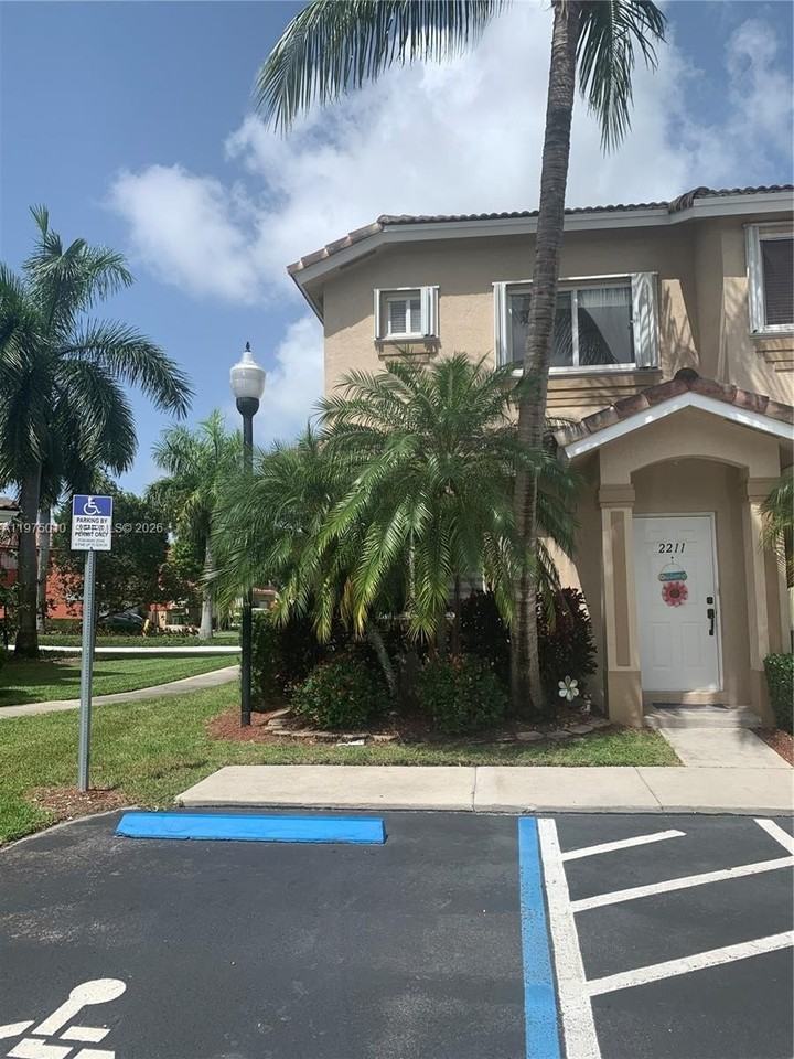 2211 Se 23rd Rd #2211 - Photo 2 of 39