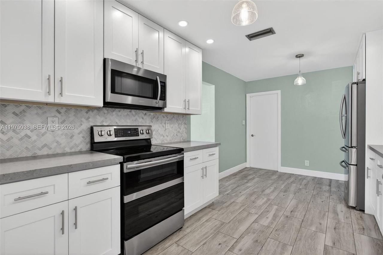 7613 Nw 67th Ave - Photo 2 of 44