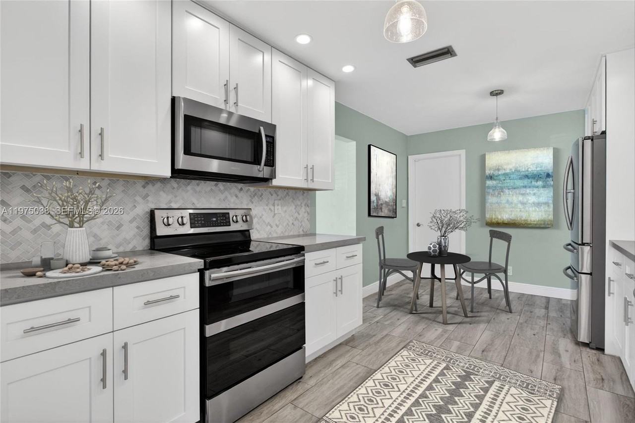 7613 Nw 67th Ave - Photo 3 of 44