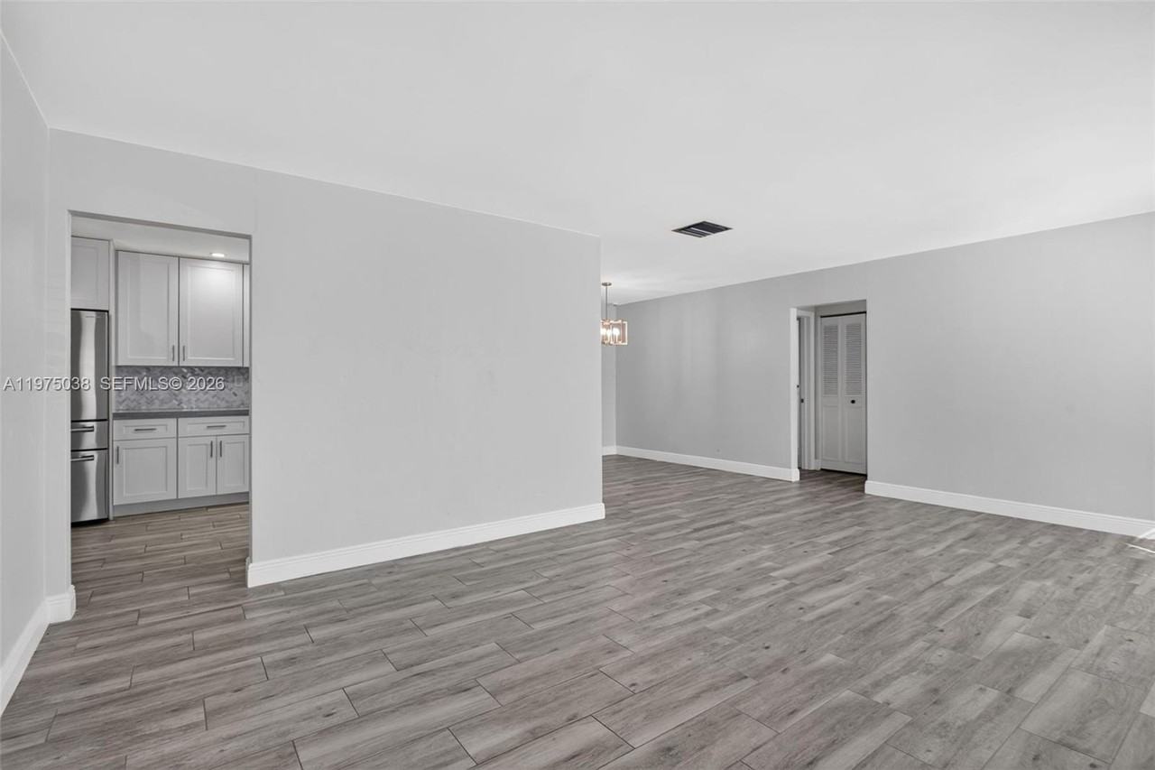 7613 Nw 67th Ave - Photo 4 of 44