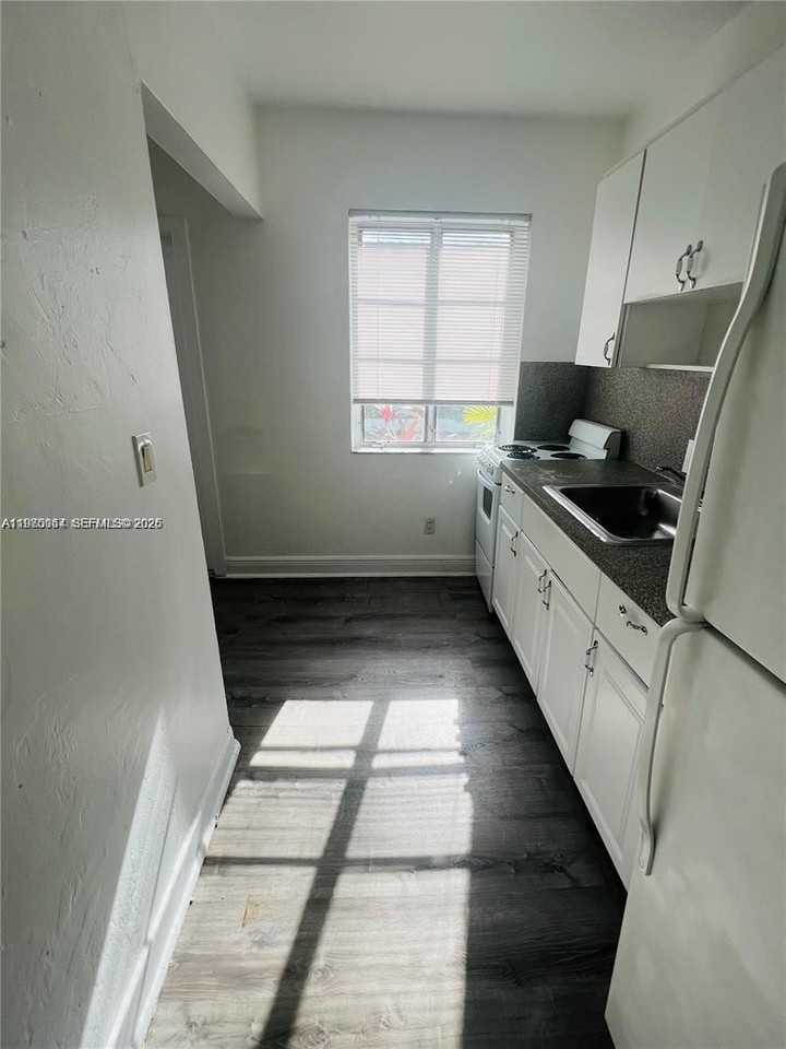 840 81st St #3 - Photo 2 of 12