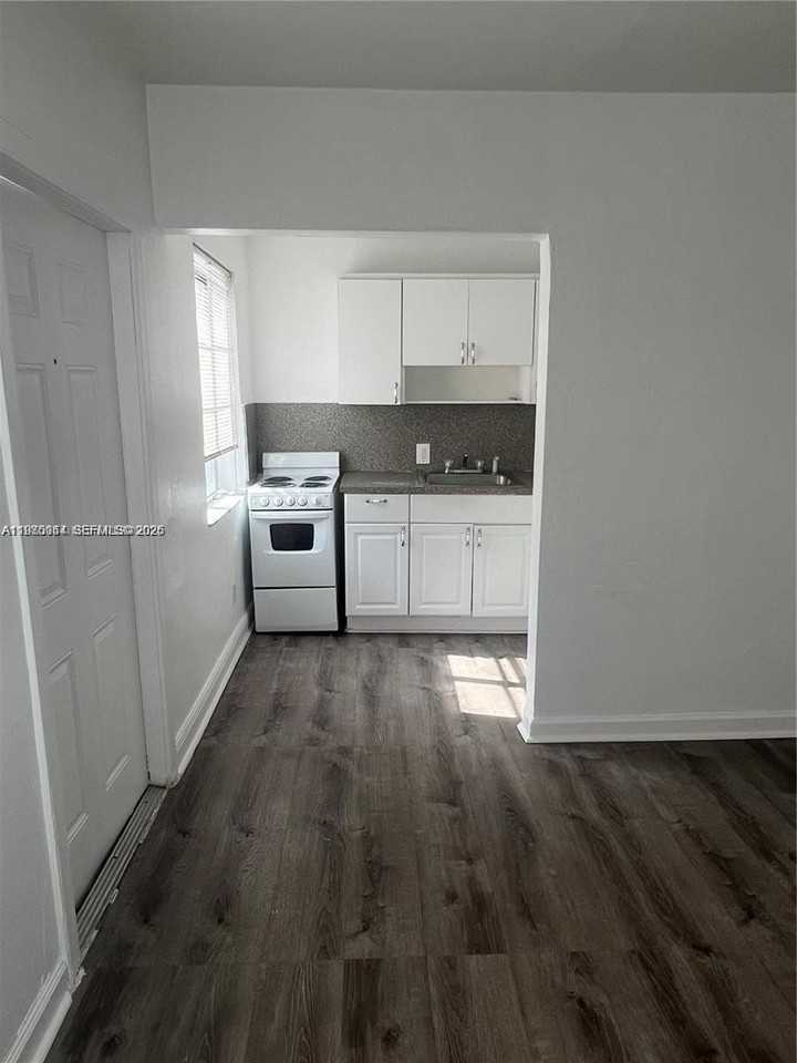 840 81st St #3 - Photo 3 of 12