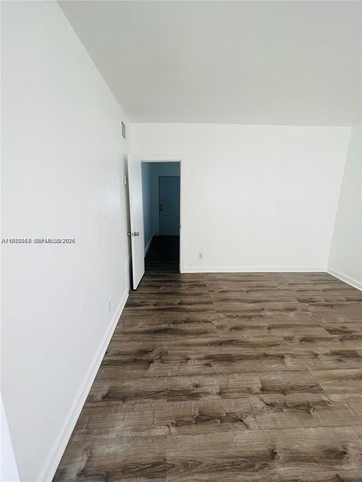 840 81st St #3 - Photo 7 of 12