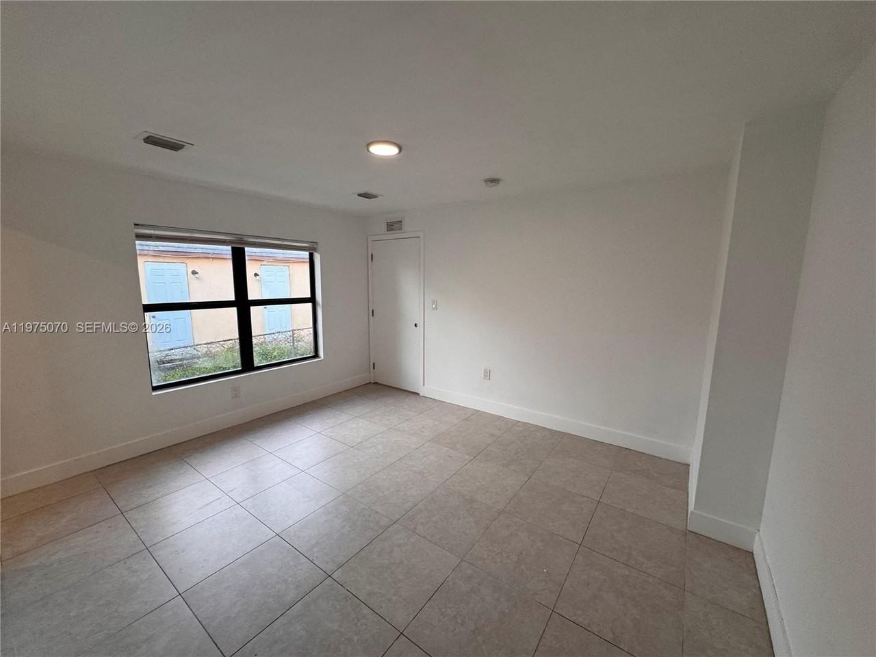 605 Nw 3rd Ave #E - Photo 4 of 8
