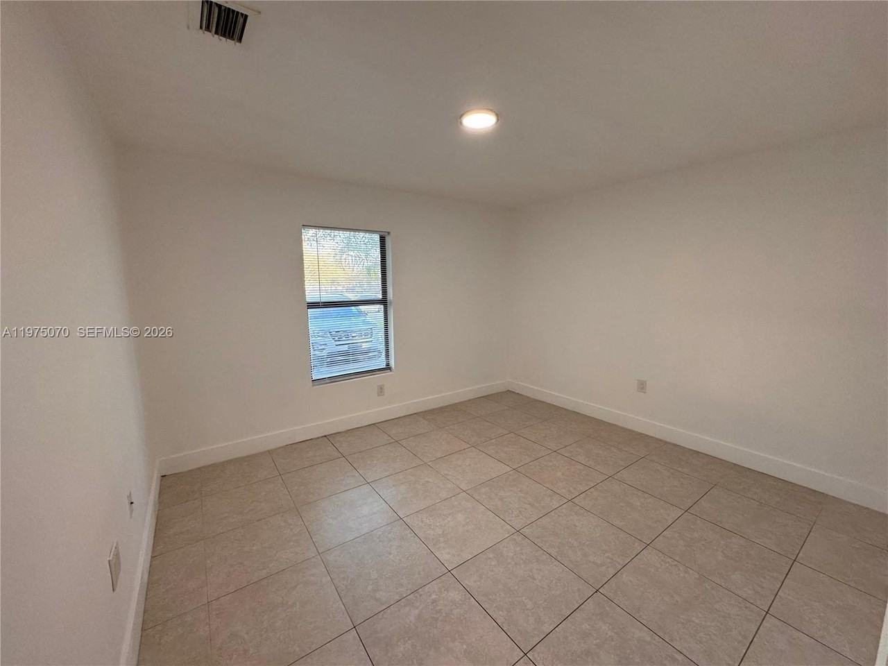 605 Nw 3rd Ave #E - Photo 6 of 8