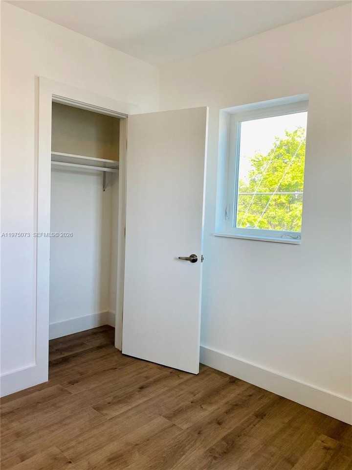 1560 Nw 1st Ct #8 - Photo 3 of 7